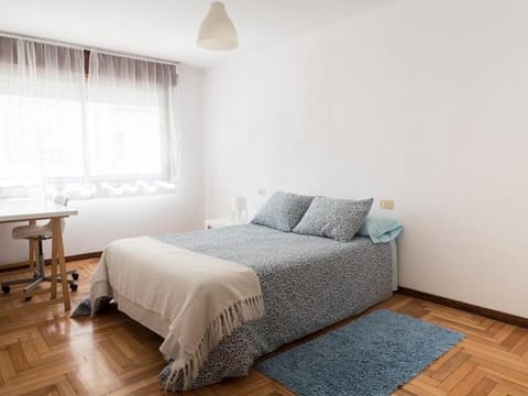 Piso luminoso en el centro de Vigo para 8 personas Apartment in Vigo