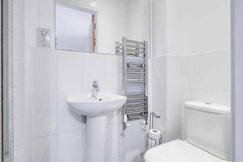 Comfy Home-Windrush Grove House in Birmingham