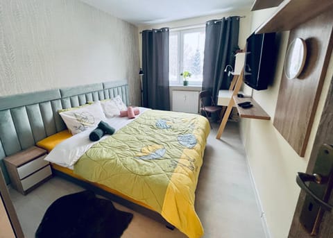 Bed, Photo of the whole room, Evening entertainment, Bedroom