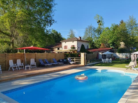 Property building, Spring, Day, Garden, Garden view, Pool view, Swimming pool, sunbed