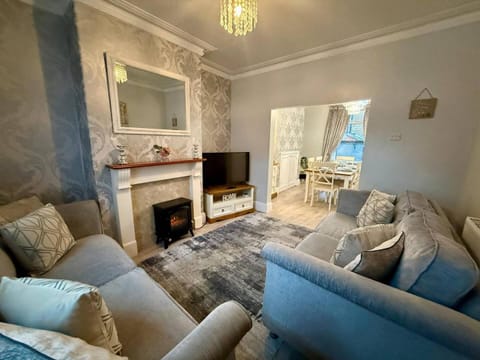 TV and multimedia, Living room, fireplace