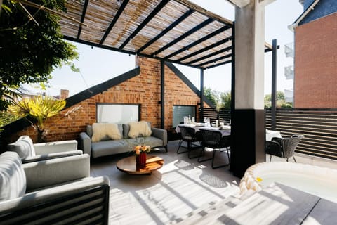 Balcony/Terrace, Living room, Seating area, Dining area