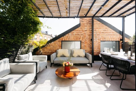 Patio, Day, Balcony/Terrace, Living room, Seating area, Dining area