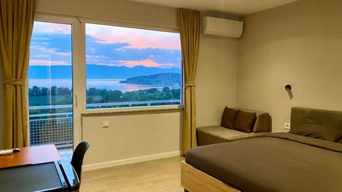 Bed, View (from property/room), Balcony/Terrace, Seating area, Bedroom, internet, air conditioner