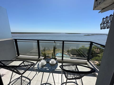 Balcony/Terrace, River view