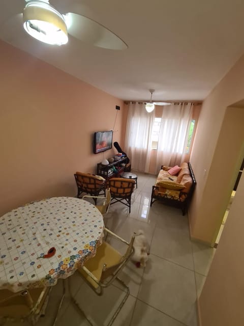 Bed, TV and multimedia, Living room, Photo of the whole room, Seating area, Dining area, Bedroom