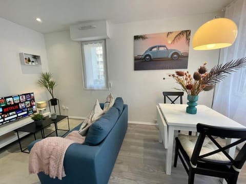 TV and multimedia, Living room, Dining area