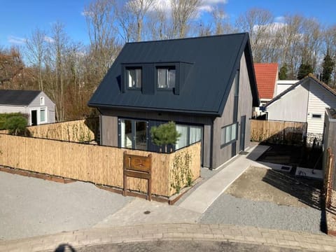 Vakantiewoning 1 aan zee, 400 meter van het strand House in Zoutelande