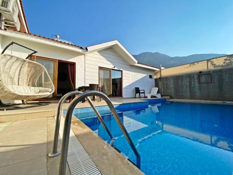 Patio, Pool view, Swimming pool, Swimming pool, sunbed
