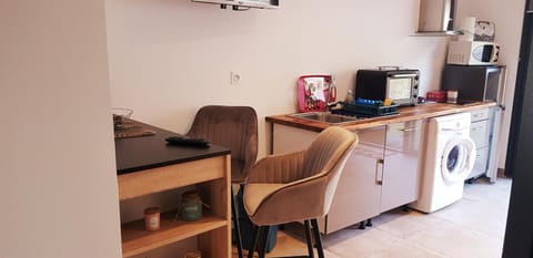 Coffee/tea facilities, Kitchen or kitchenette, Dining area, minibar, pet friendly, stove