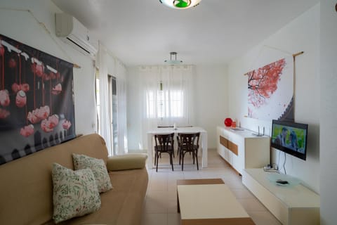 Communal lounge/ TV room, Living room, Lounge or bar