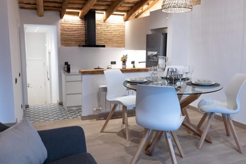 Seating area, Dining area