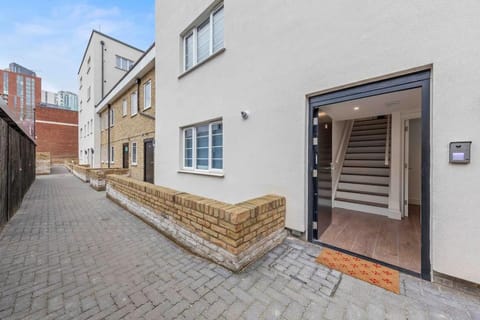 Property building, Day, Neighbourhood, Street view