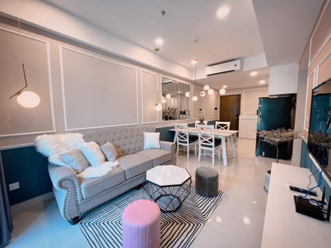 TV and multimedia, Living room, Seating area, air conditioner