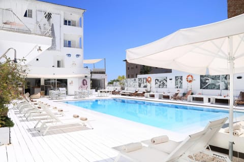 Property building, Swimming pool, Swimming pool