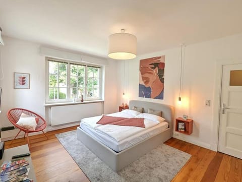 Photo of the whole room, Bedroom