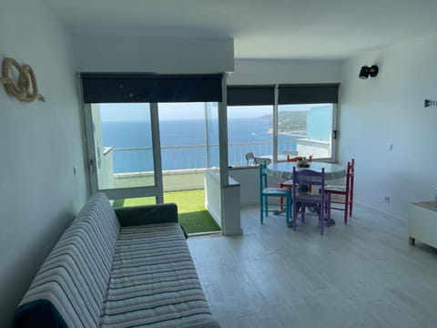 Bed, Natural landscape, Balcony/Terrace, Living room, Seating area, Dining area, Sea view