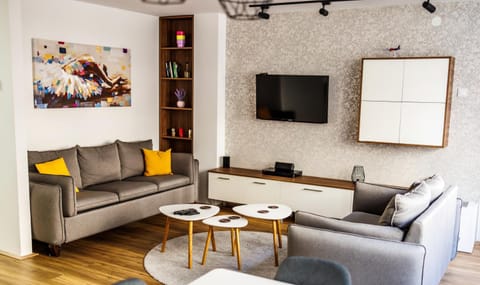 TV and multimedia, Living room, Seating area, Evening entertainment