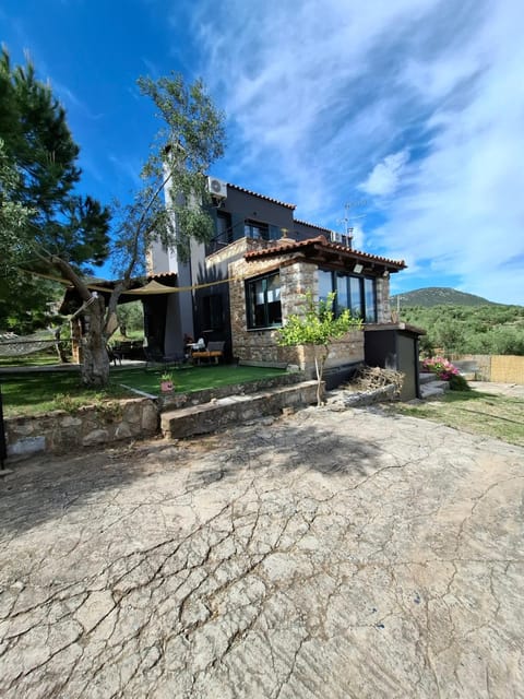 Property building, Spring, Day, Natural landscape, Garden, Garden view