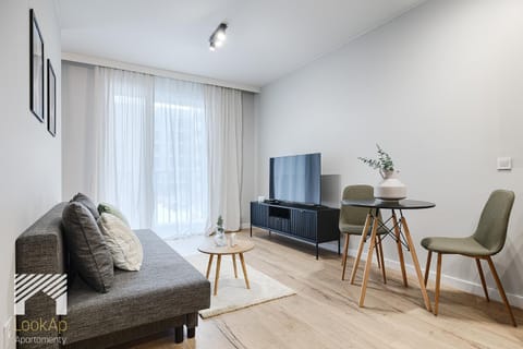 Communal lounge/ TV room, TV and multimedia, Living room, Seating area, Dining area, Evening entertainment