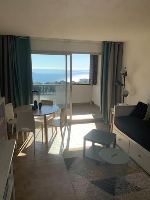 Balcony/Terrace, Living room, Seating area, Dining area, Sea view