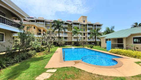 Property building, Spring, Garden, Garden, Garden view, Pool view, Swimming pool, Swimming pool