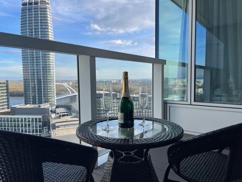 Day, View (from property/room), Balcony/Terrace, City view