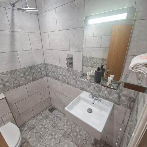 Lenox Bed and Breakfast Bed and Breakfast in Widnes