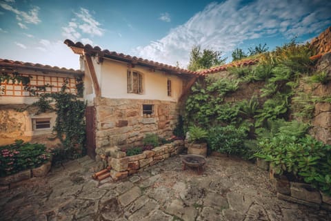 Property building, Patio, Day, Garden