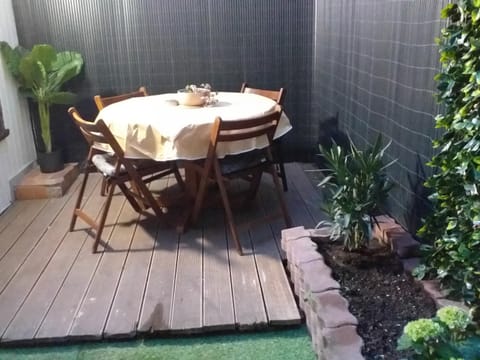 Patio, Dining area