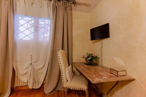 TV and multimedia, hair dresser