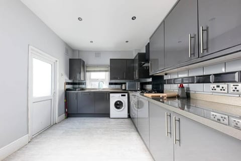 Kitchen or kitchenette, dishwasher, minibar, pet friendly, washing machine