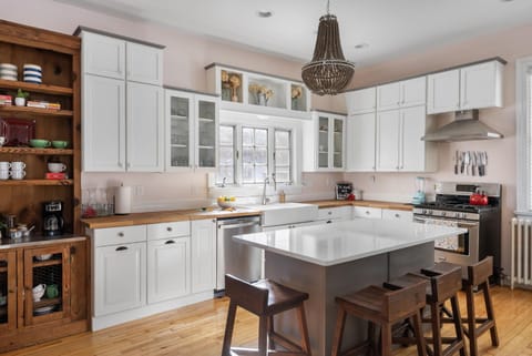 Kitchen or kitchenette, dishwasher, minibar, pet friendly, stove, kitchen