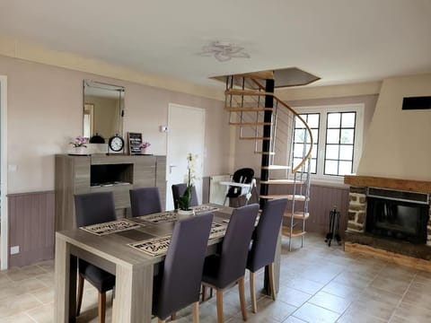 Le gîte du Bonheur House in Normandy