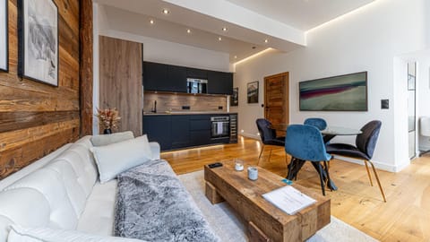 TV and multimedia, Kitchen or kitchenette, Living room, Seating area