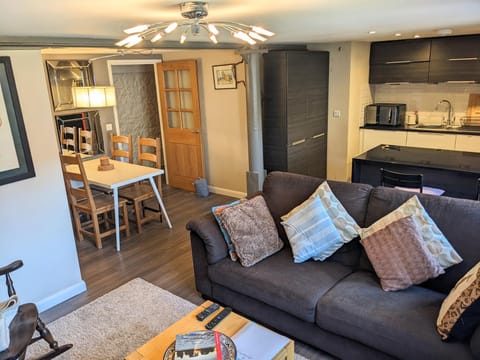Kitchen or kitchenette, Seating area, Dining area