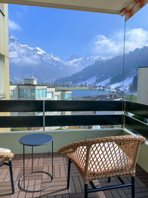 Balcony/Terrace, Mountain view