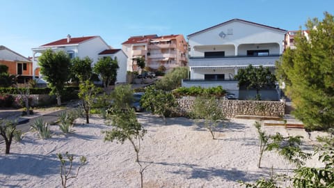 Property building, Day, Garden