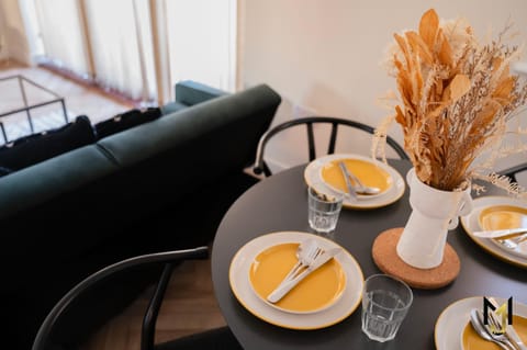 Living room, Seating area, Dining area