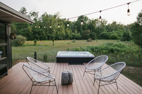 Bay Point Hideaway in the Woods House in Lake Township