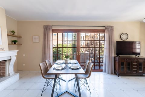 AIOLOS LUXURY alimos center Suite II near the sea Apartment in Alimos