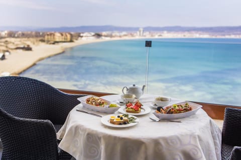 Natural landscape, View (from property/room), Balcony/Terrace, Food and drinks, Sea view