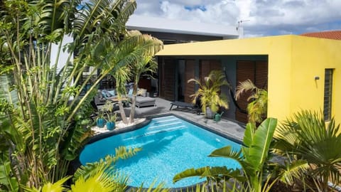 Property building, Balcony/Terrace, Swimming pool