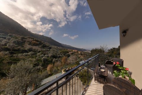 Balcony/Terrace, Mountain view