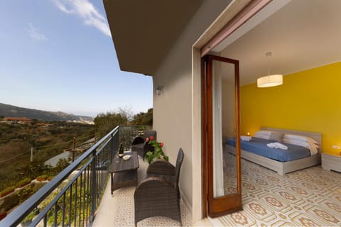 Balcony/Terrace, Photo of the whole room, Bedroom, Mountain view