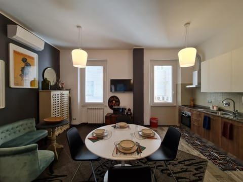Kitchen or kitchenette, Living room, Seating area, Dining area, minibar, stove