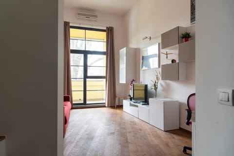 Kitchen or kitchenette, internet