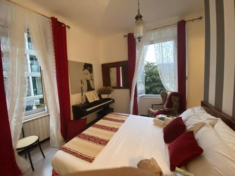 TV and multimedia, Photo of the whole room, Bedroom, towels