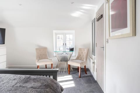 TV and multimedia, Seating area