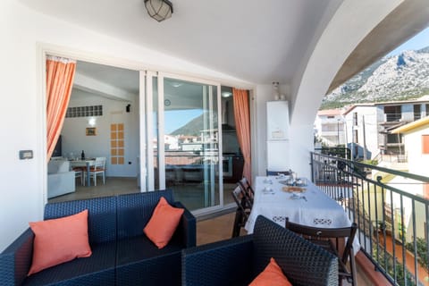 View (from property/room), Balcony/Terrace, Dining area